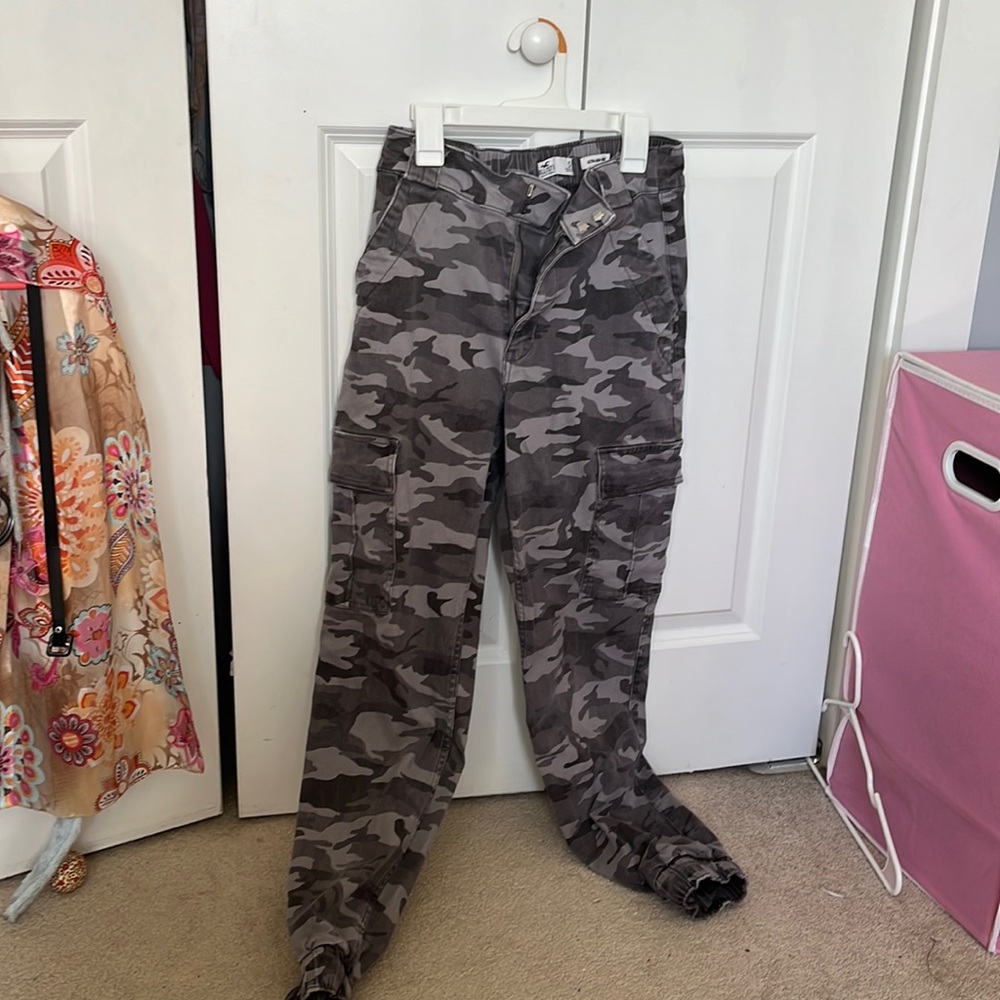 Hollister small ultra high rise grey shade camouflage pants